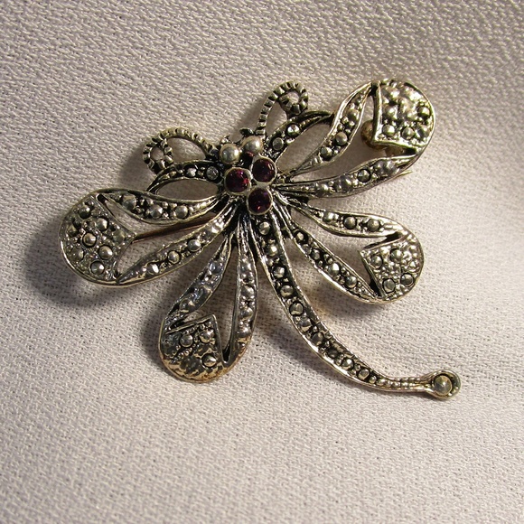 Vintage Jewelry - Whimsical Vintage Silver Dragonfly Pin Vintage Jewelry - Whimsical Vintage Silver Dragonfly Pin